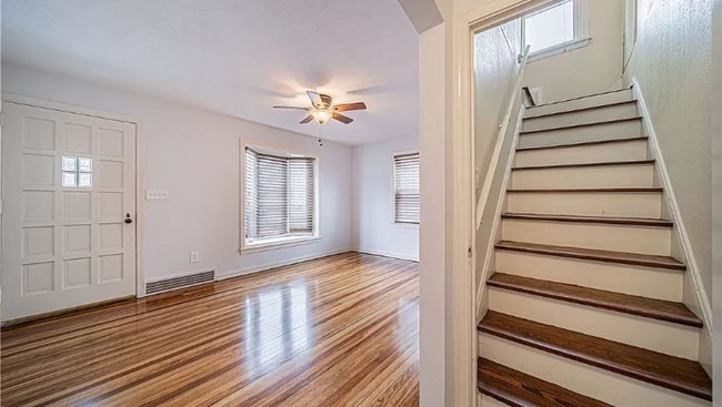 Photo - 25770 Farringdon Ave