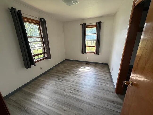 Photo - 4054 State Rd