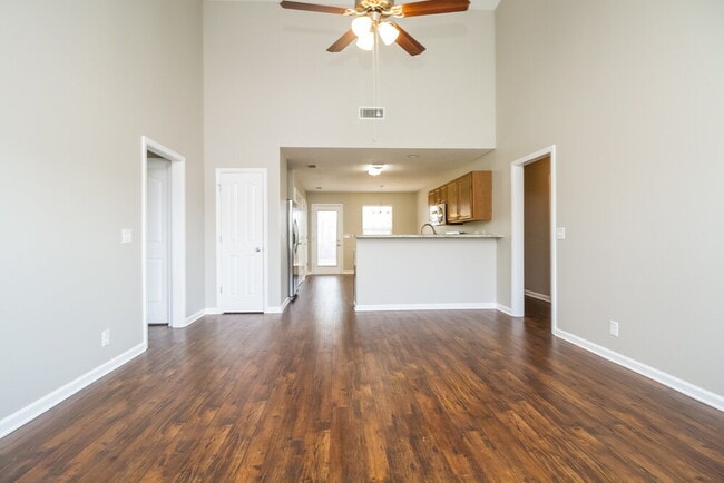 Photo - 3048 Roscommon Dr