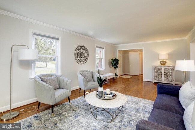 Photo - 2900 Linden Ln