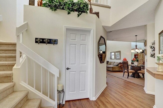 Photo - 858 Windermere Way