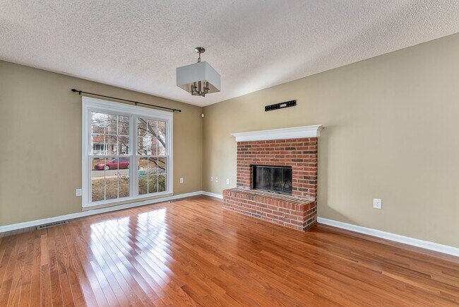 Photo - 127 Suffolk Dr