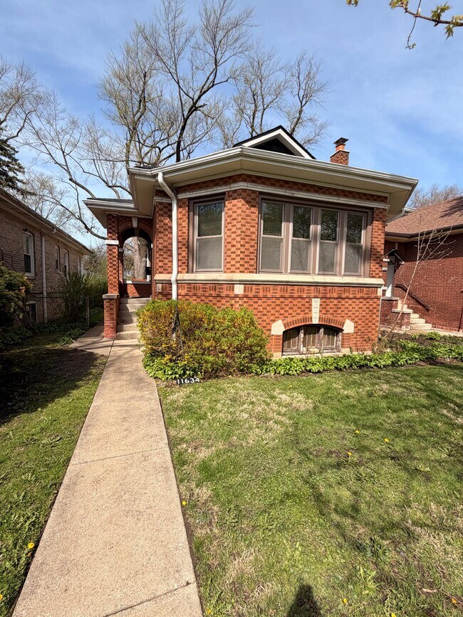 Building Photo - 11634 S Hale Ave