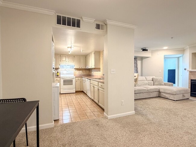 Photo - 12233 W Cross Dr Unit 208