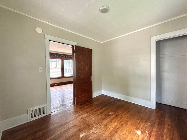 Photo - 819 Hoffman Ct