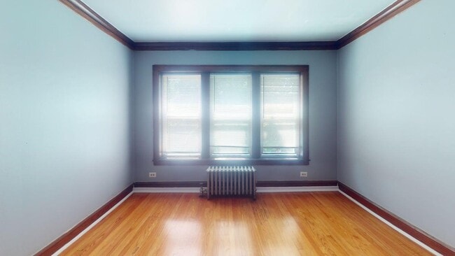 Building Photo - 4502 W Wellington Ave Rental