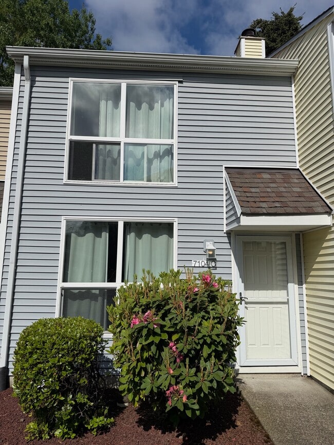 Building Photo - 7104 NE 43rd St