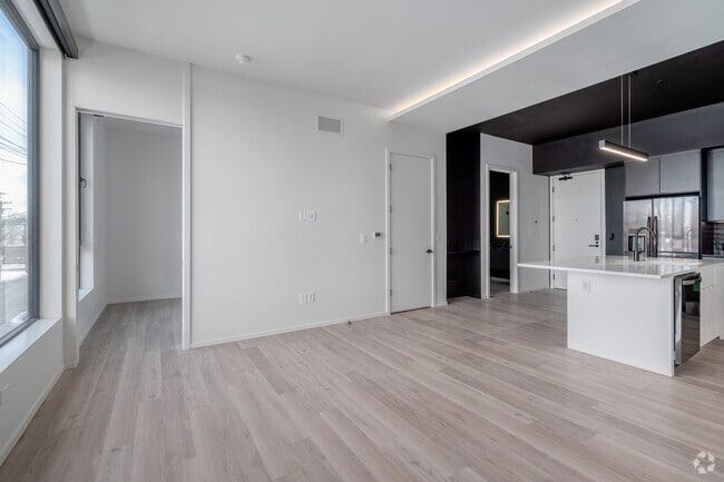 1BR, 1BA - 673SF - Living Room
