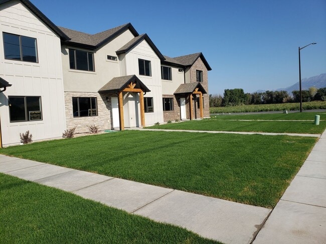 Photo - Spacious 4 Bed 2.5 Bath Springville Townhome