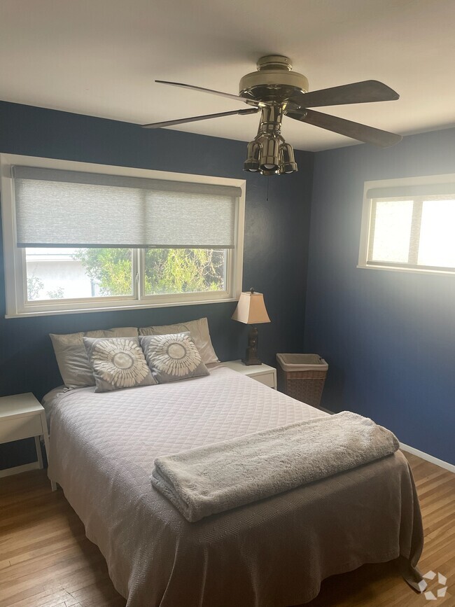 Building Photo - 1316 Arizona St NE Unit Corner Bedroom Rental