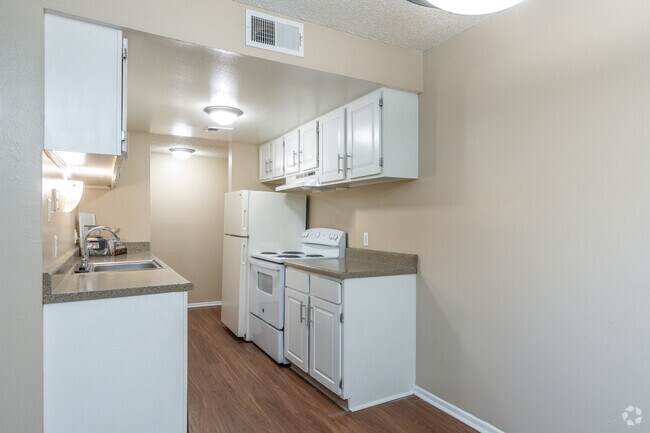 2BR, 1.5BA - 950SF - Kitchen