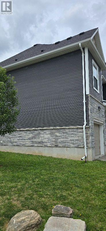 Photo - 439 Athlone Ave