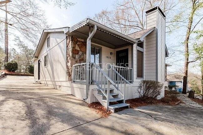 Photo - 1452 Foxcroft Loop