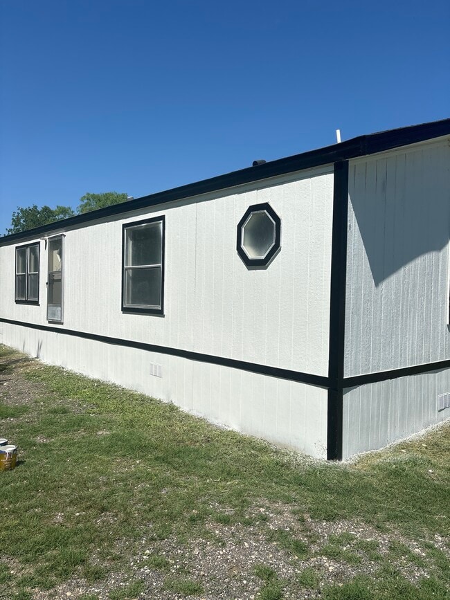 Building Photo - 407 E Main St Rental