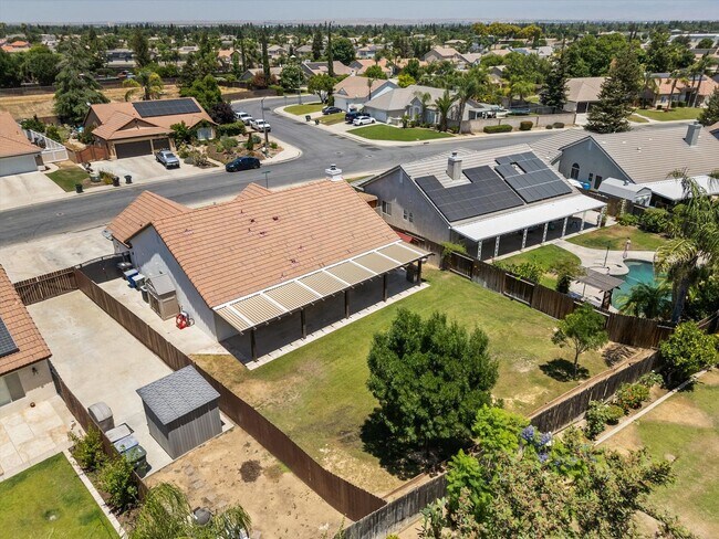 Photo - 10303 Roehampton Ave