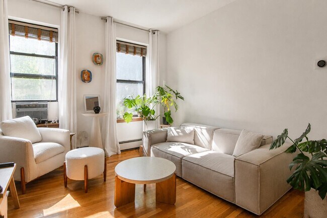 Photo - 208 Willow Ave