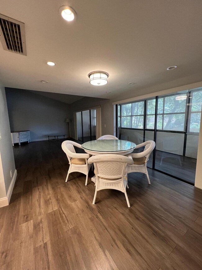 Photo - 1660 12 Oaks Way Unit 207