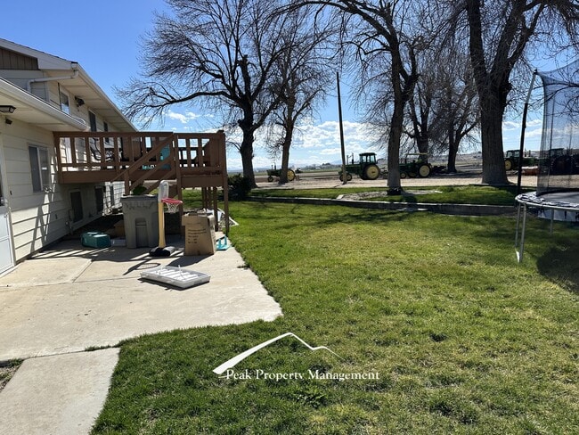 Photo - 15049 Lake Ave