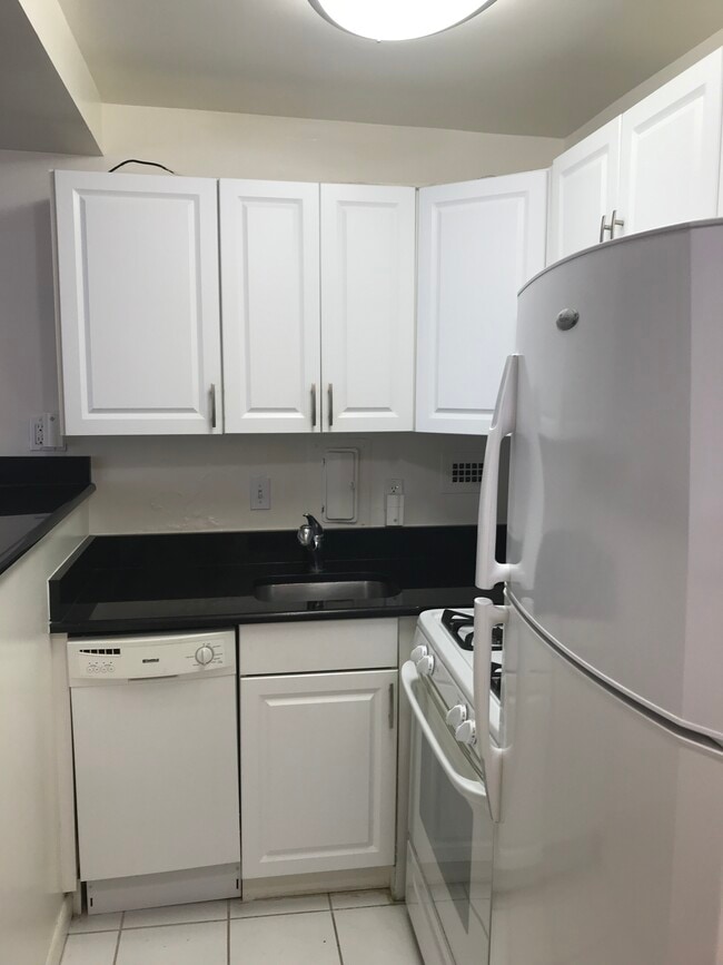 Photo - 922 24th St NW Unidad 206