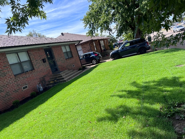 Building Photo - 422 Chartrand Ave