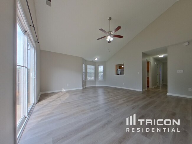 Photo - 819 Chablis Dr