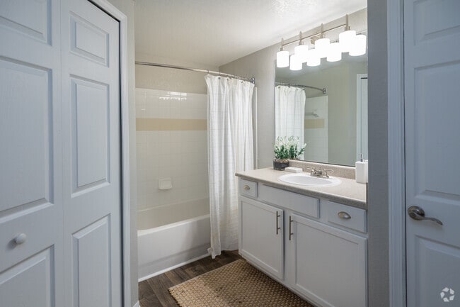 2BR, 2BA-1,110SF-Bathroom