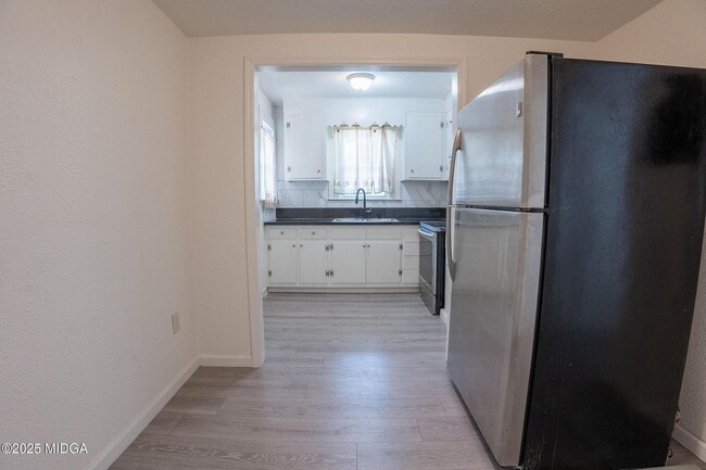 Photo - 760 Cowan St