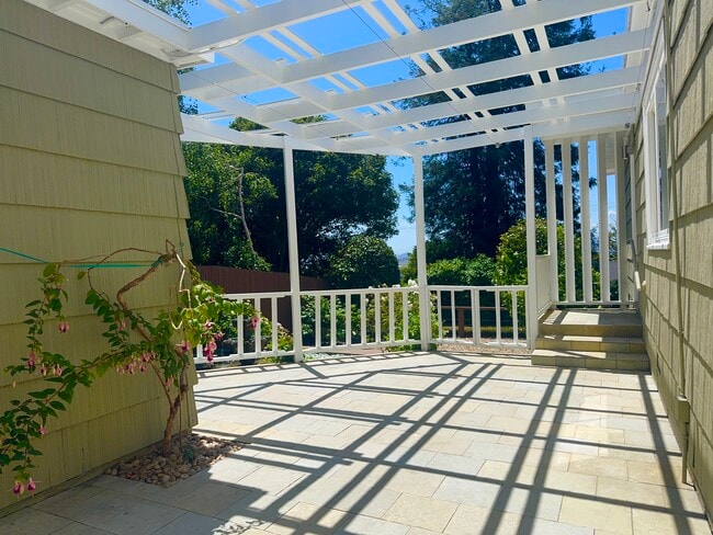 The entry surprisingly opens onto a welcoming, sunlit slate atrium that invites seamless indoor-outd - 2403 Mira Vista Dr