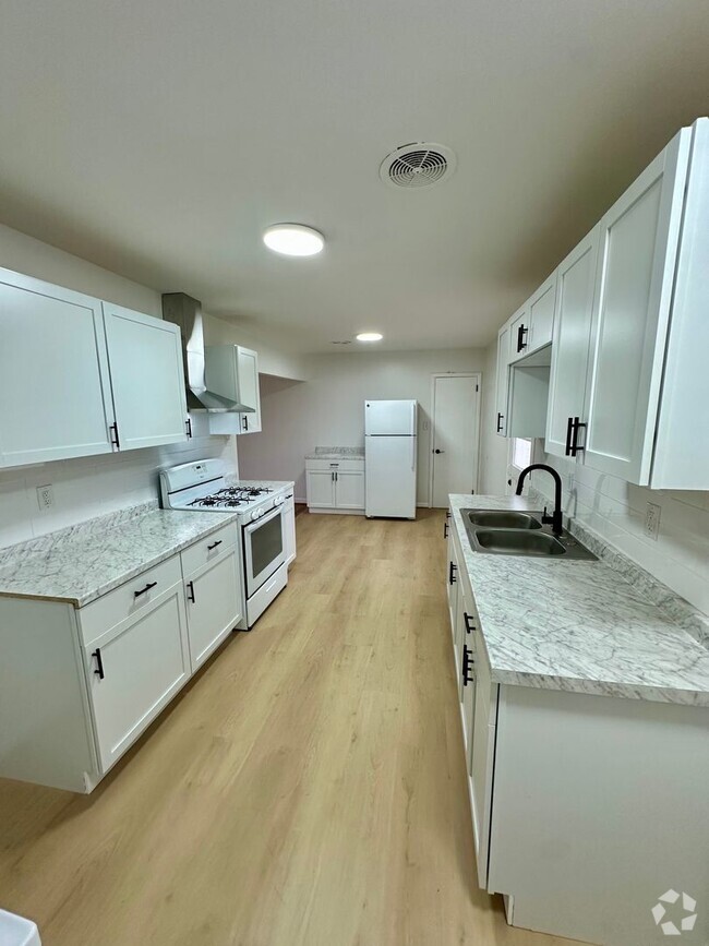 Building Photo - 915 Waverly Dr Rental