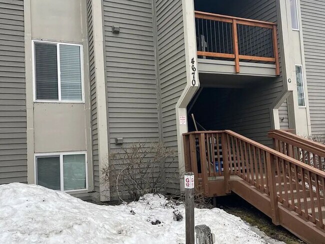 Building Photo - Great ground floor condo in East Anchorage Unit G11