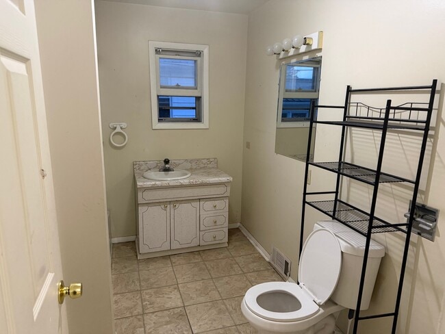 Photo - 1453 Acacia St