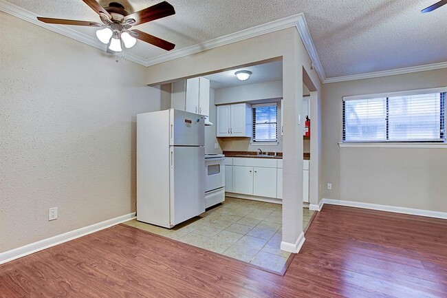 Photo - 405 Hawthorne St Apartment Unit 2
