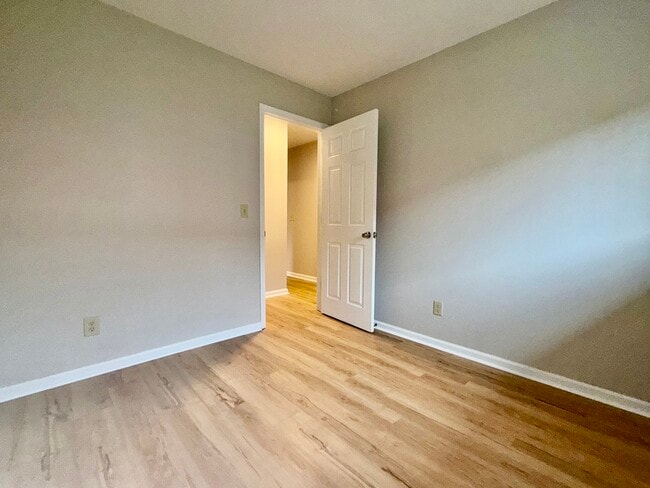 Photo - 511 Diven Ln