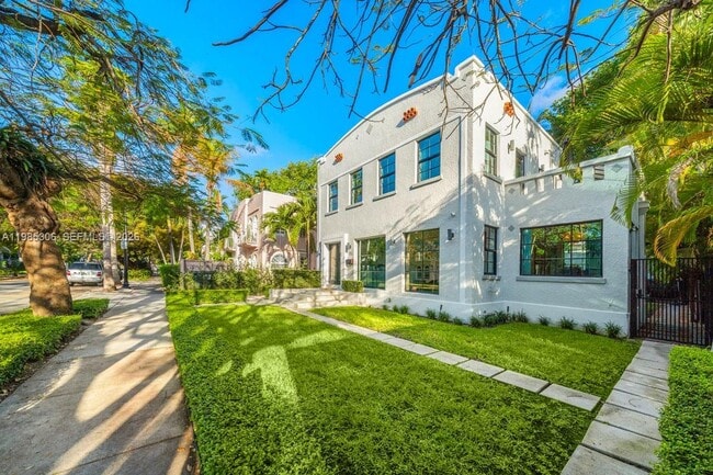 Photo - 151 NE 43rd St