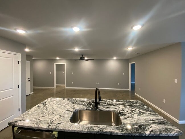 Photo - 2011 Maurice St