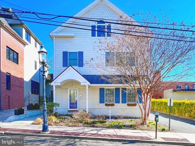 Building Photo - 83 S Hamilton St Rental