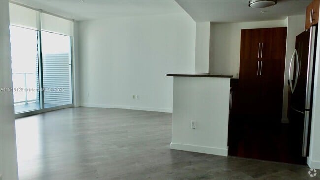 Building Photo - 300 S Biscayne Blvd Unit 2705 Rental