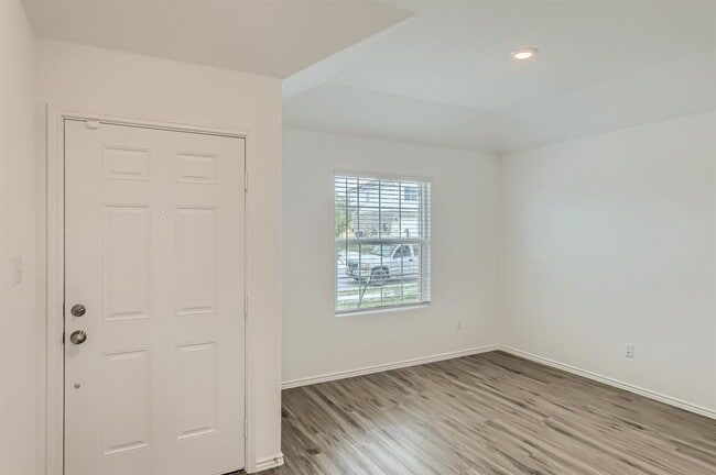 Photo - 1105 S Mays St