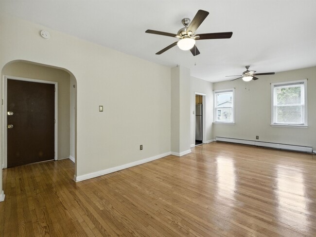Building Photo - 32 Gardner Ave Unit 2 Rental