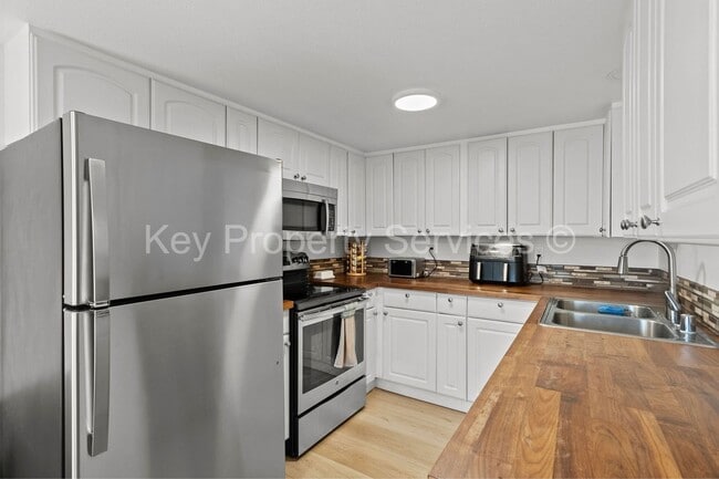 Photo - Updated Lakeshore Area Condo Unit 9