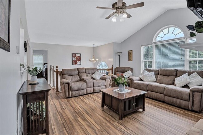 Photo - 271 Oak Glen Dr