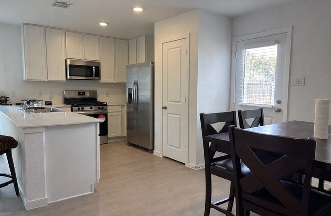 Photo - 21151 Vercelli St