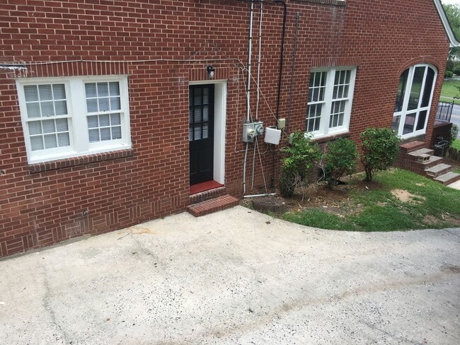 Building Photo - 1143 A&B N Broad St. Unit 1143 N Broad, B (Lower Side Apt.)