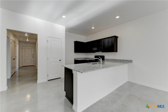 Photo - 526 Lost Trl