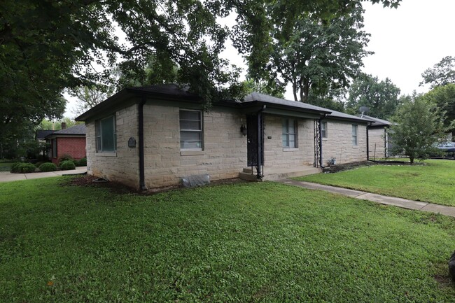 Building Photo - 2301 Kessler Blvd E Dr