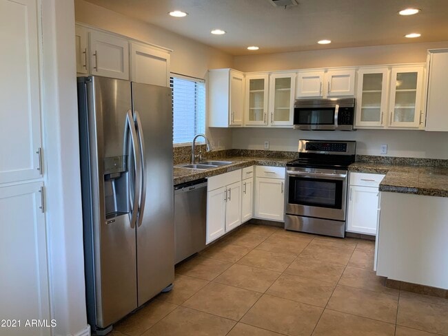 Building Photo - 15252 N 100th St Unit 1152