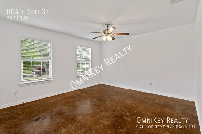 Photo - 804 E 5th St