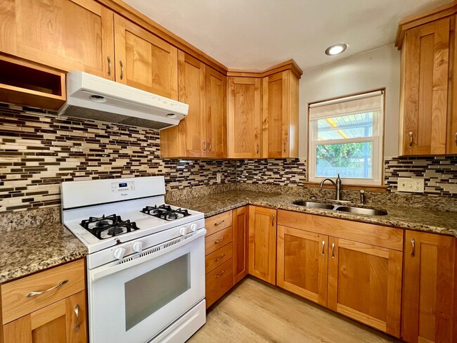 Beautiful 4-Bed, 2-Bath Single-Family Home! - Beautiful 4-Bed, 2-Bath Single-Family Home!