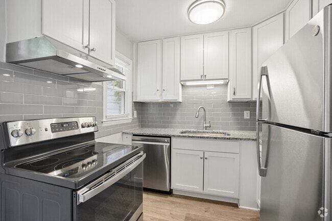 1BR, 1BA - 650SF - Kitchen - Chatham II Apartments