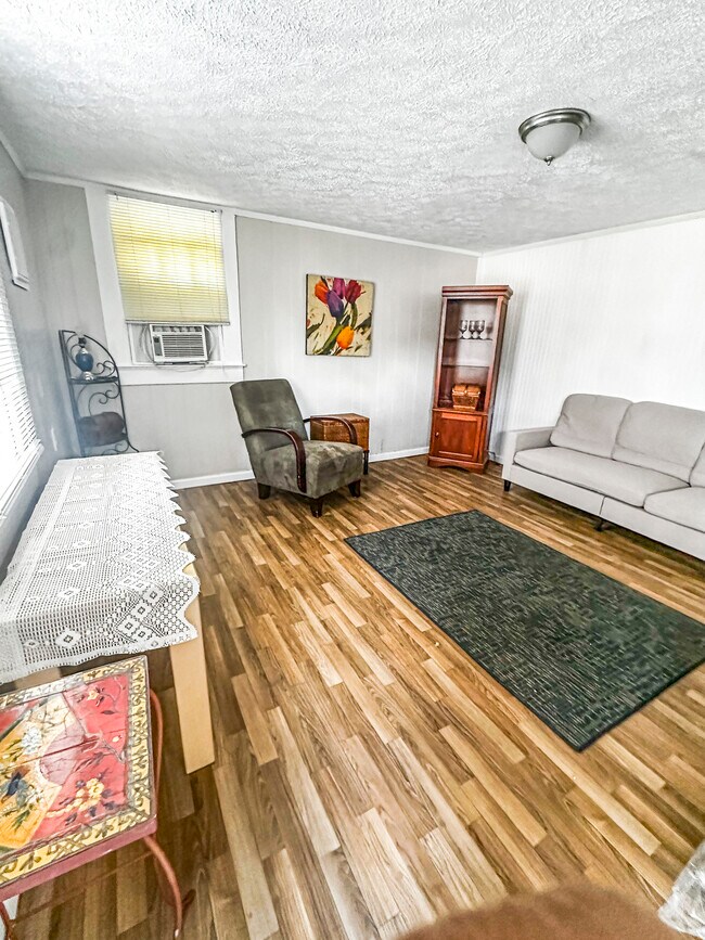 Photo - 210 Thurston Ave